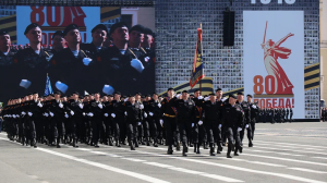 Более 100 полицейских приняли участие в шествии на Дворцовой 9 мая