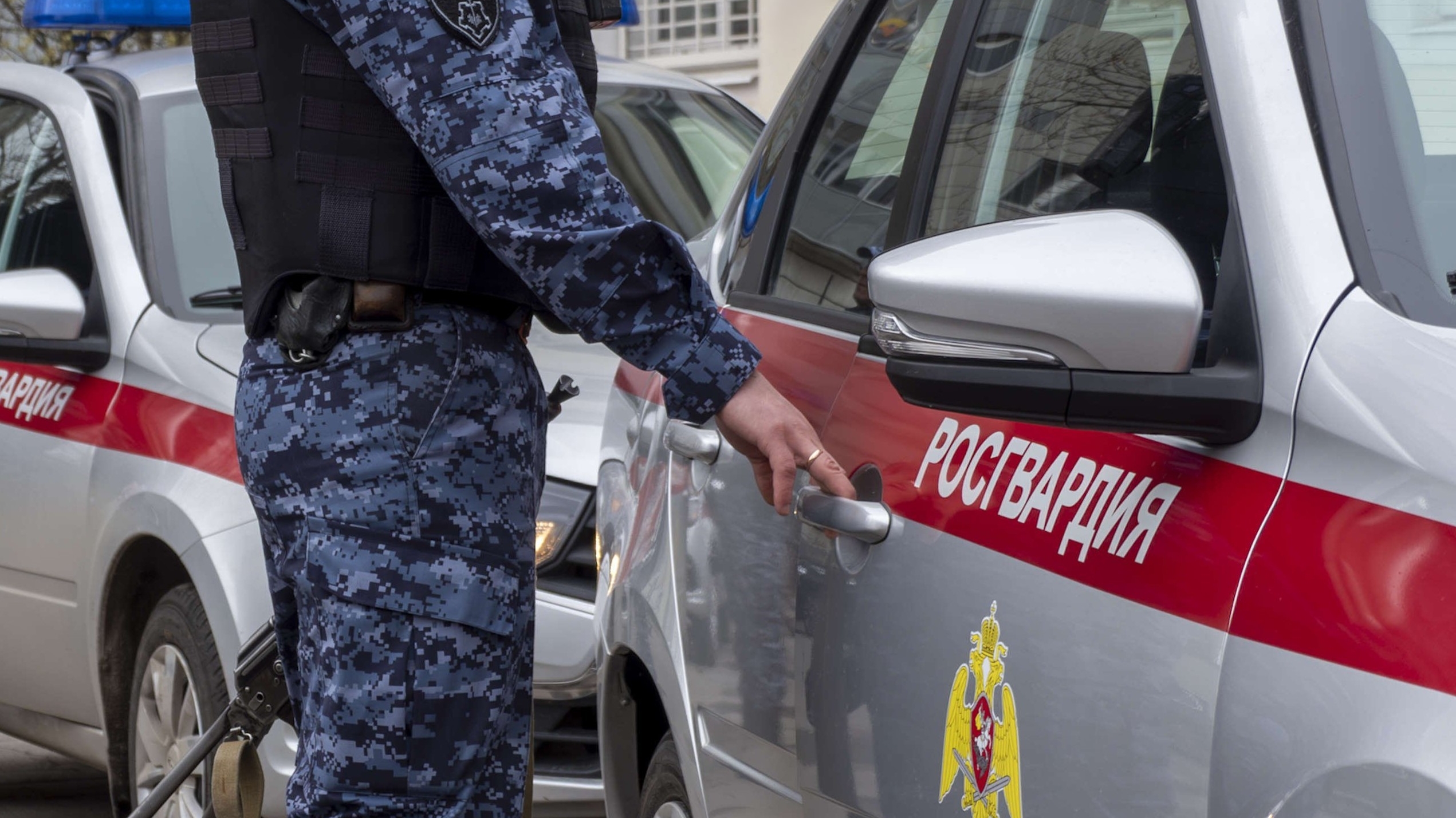 Росгвардейцы «успокоили» пьяного дебошира на Металлистов, угрожавшего гостями страйкбольным оружием