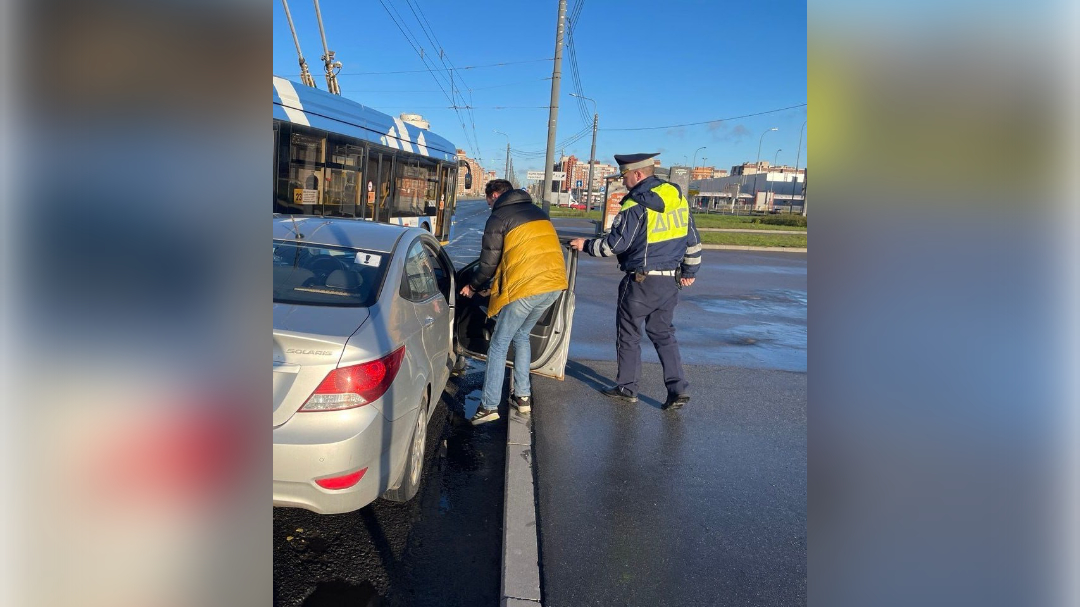 В Петербурге пьяный водитель нарвался на уголовку, пытаясь всучить сотруднику ДПС 100 тысяч рублей