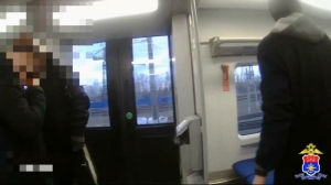 В Петербурге цены на билет на электропоезд вынудили 40-летнего устроить дебош: охранник избит