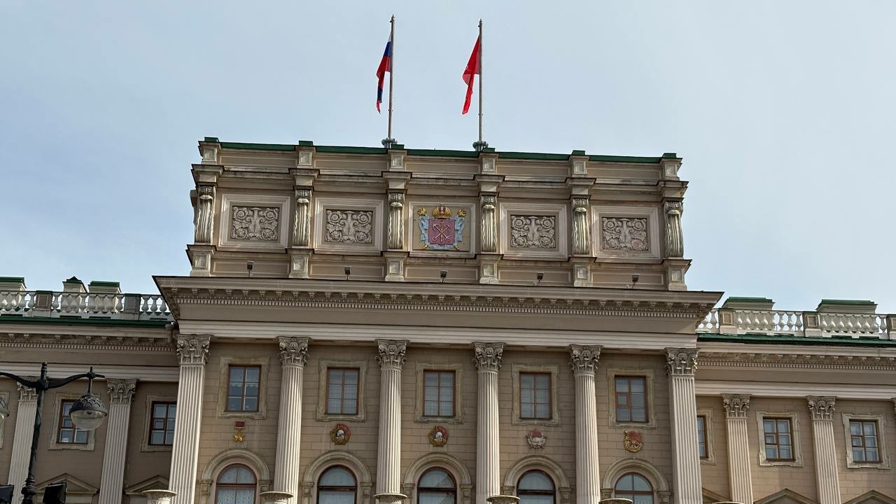 Петербургские депутаты в первом чтении приняли продление матпомощи малоимущим