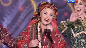 «Еле отодрала жакет»: Бабкина вышла на сцену с окровавленной рукой на своем концерте
