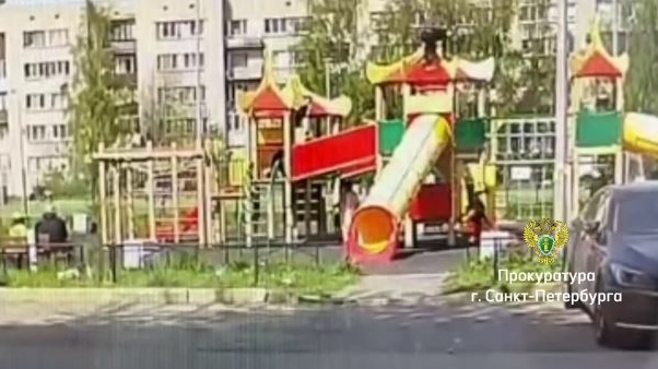 Прокуратура показала кадры с падением ребенка в Шушарах