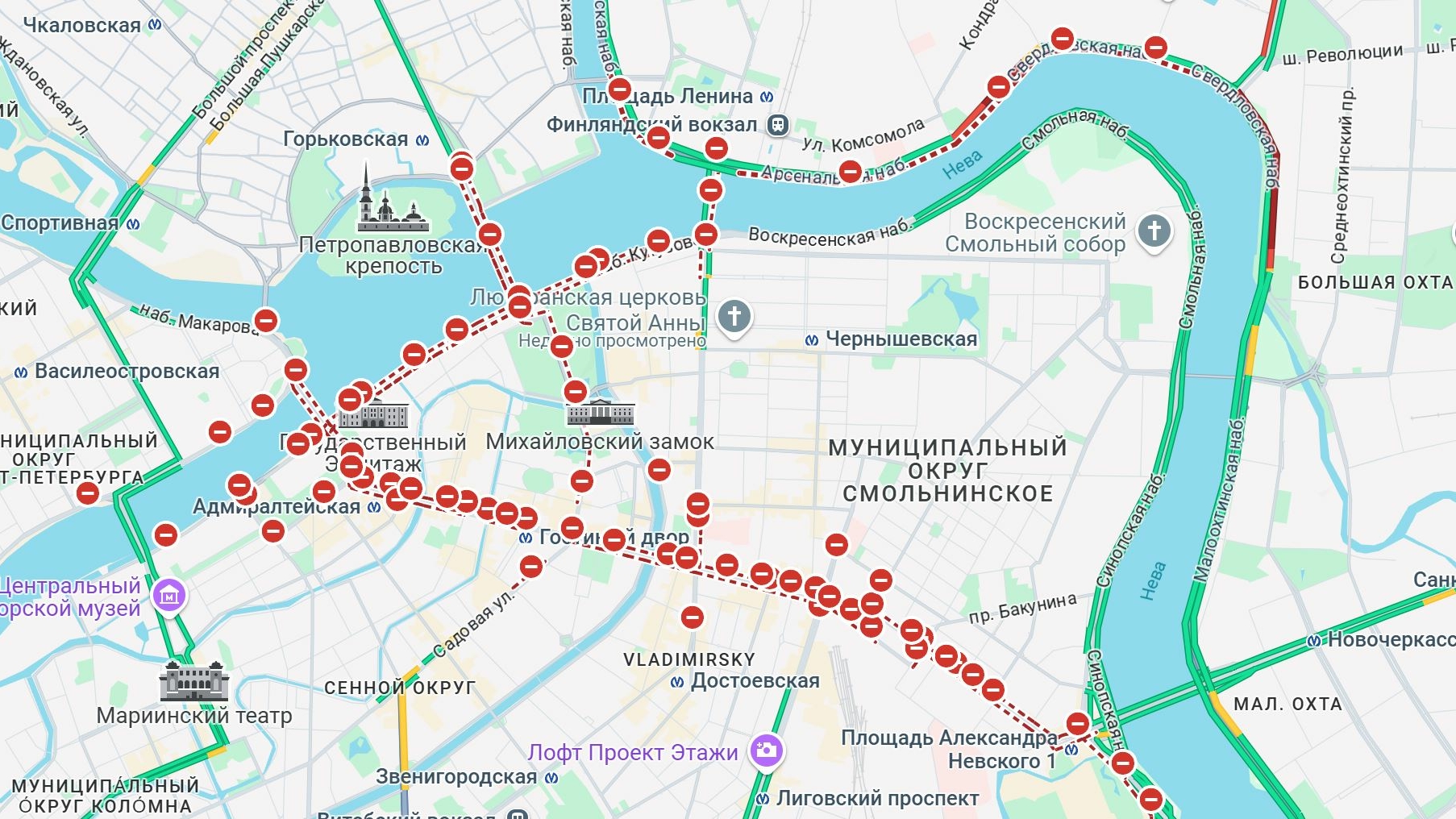 После парада Невский проспект остается недоступен для авто