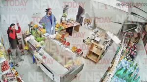 Видео с моментом обрушения потолка в магазине на Садовой: продавец и покупатель не пострадали чудом
