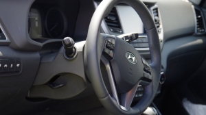 Автобаза Смольного не может расстаться со старыми иномарками: на ремонт Hyundai отложили 16 млн