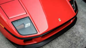 В Москве в результате массового столкновения Ferrari выбросило на обочину