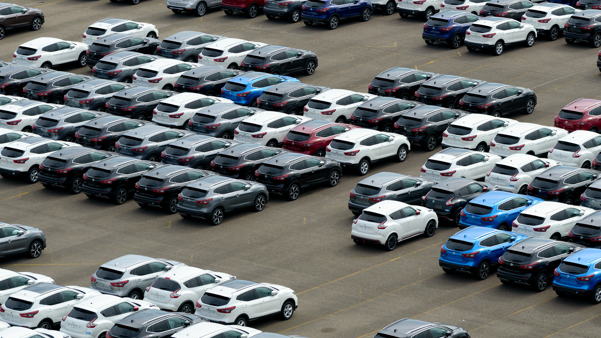 Авторынок на грани? В России рухнули траты на новые авто 
