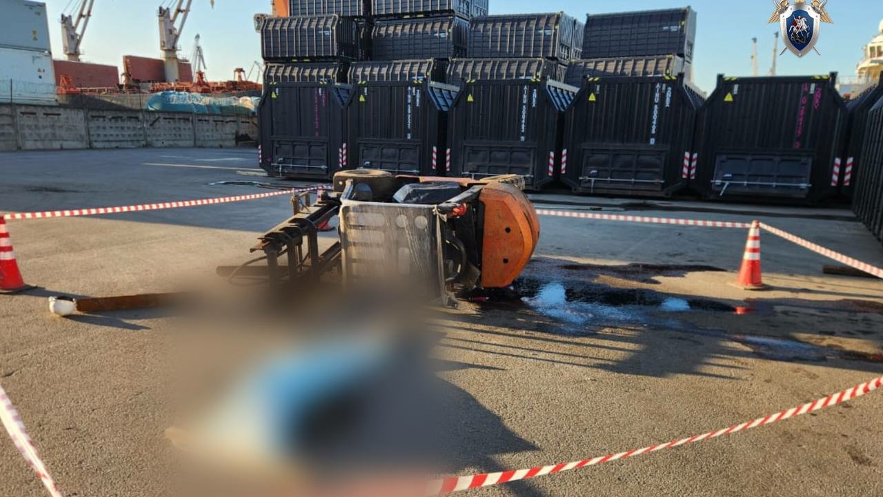 После гибели водителя погрузчика на юго-западе Петербурга завели дело