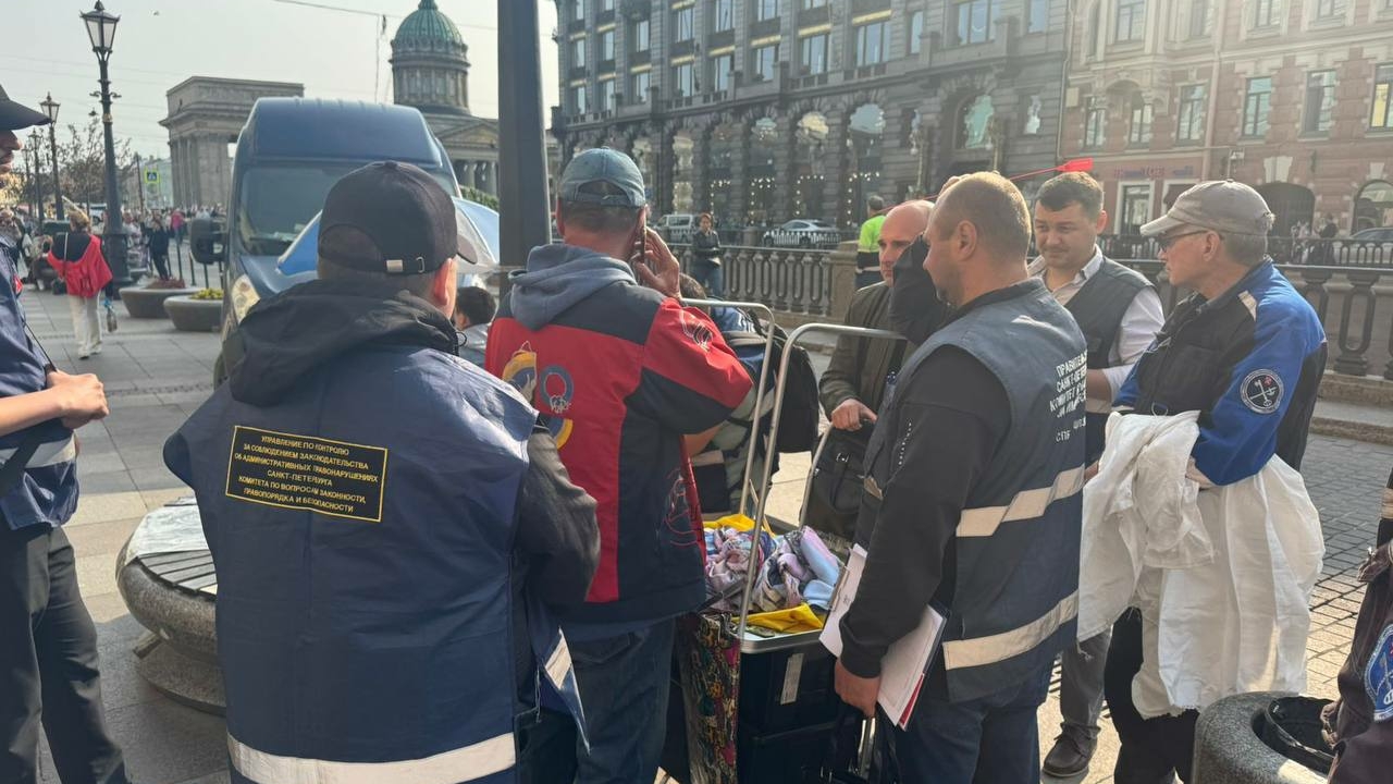 Петербургские незаконные торговцы лишились товаров на сумму более 1,5 млн рублей во время рейда