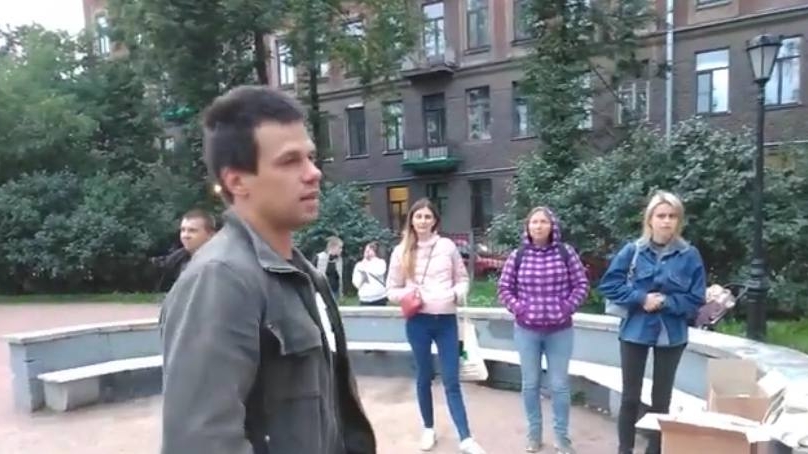 Петербургского активиста Кострова арестовали за спор с теннисистами и волейболистами