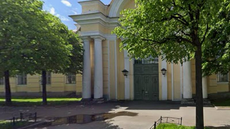 На ремонт стен, дверей и фонаря Михайловского манежа потратят 169 млн рублей