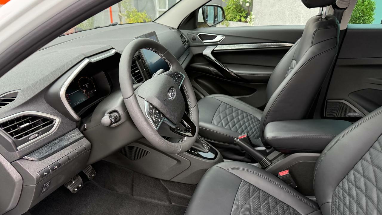 Петербуржцы распробовали Lada Aura: продажи в городе подскочили