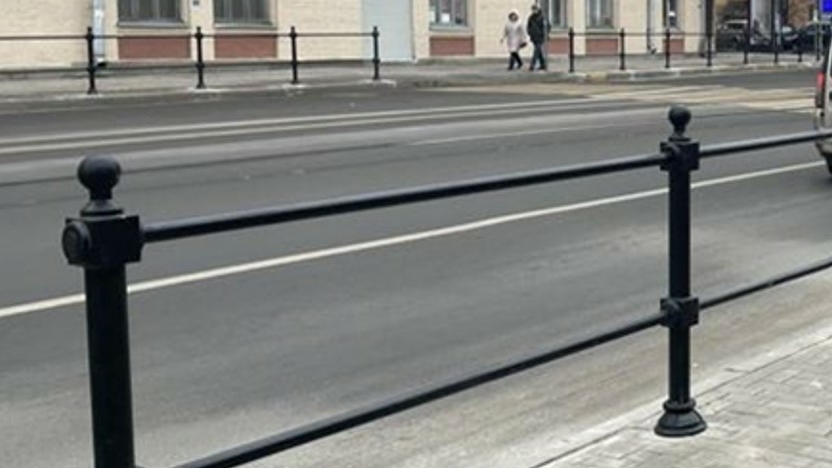 Пять районов Петербурга украсят стильные дорожные ограждения за 64 млн