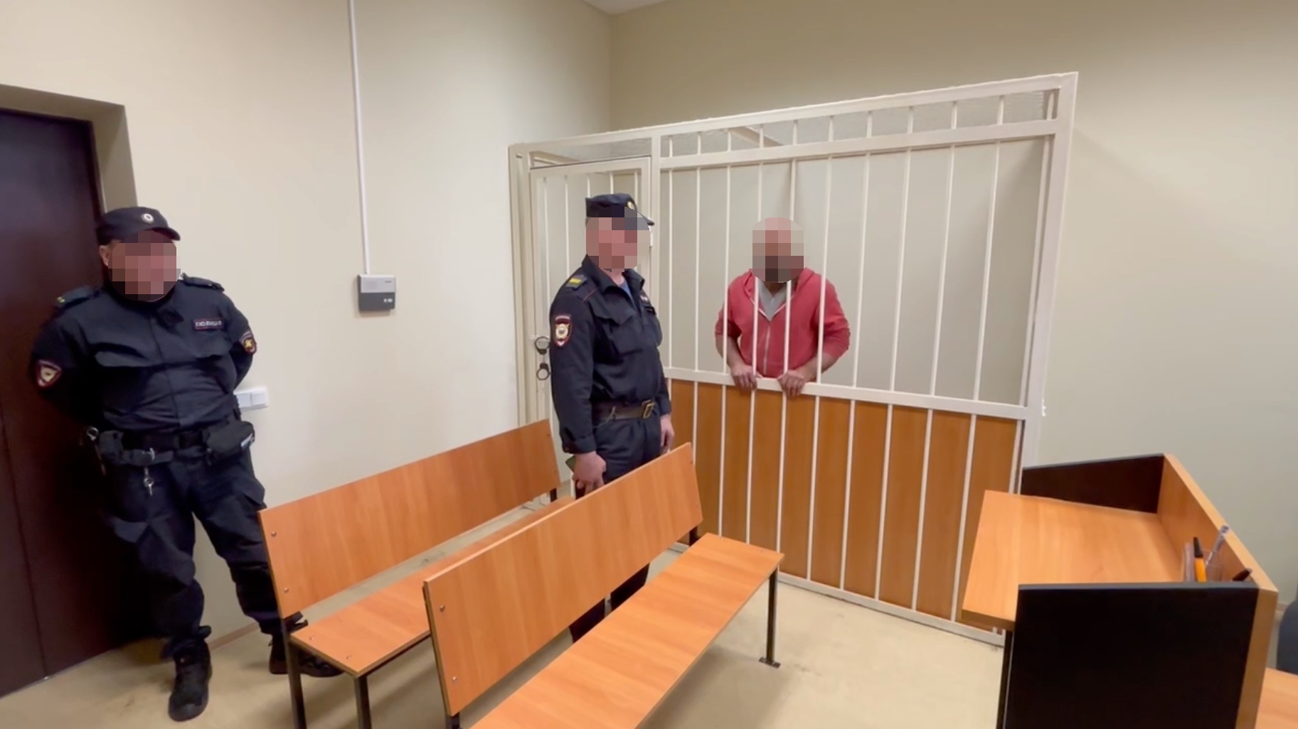 Превратившего детскую площадку на Тимуровской в порно-студию мужчину арестовали