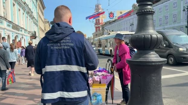 На Невском прикрыли деятельность нелегальных продавцов цветов