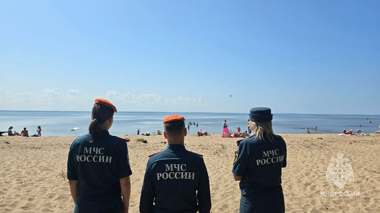 Девочку и парня спасли, мужчина утонул: спасатели Петербурга напомнили о правилах безопасности во время отдыха на пляже