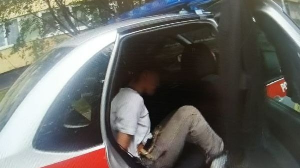 Росгвардия задержала 19-летнюю девушку с пистолетом на Маршала Казакова