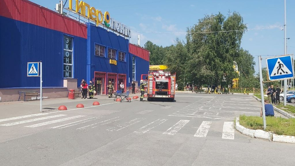 «Не купил я сковородку»: из «Ленты Эконом» на Энергетиков эвакуировали покупателей из-за пожара в холодильнике