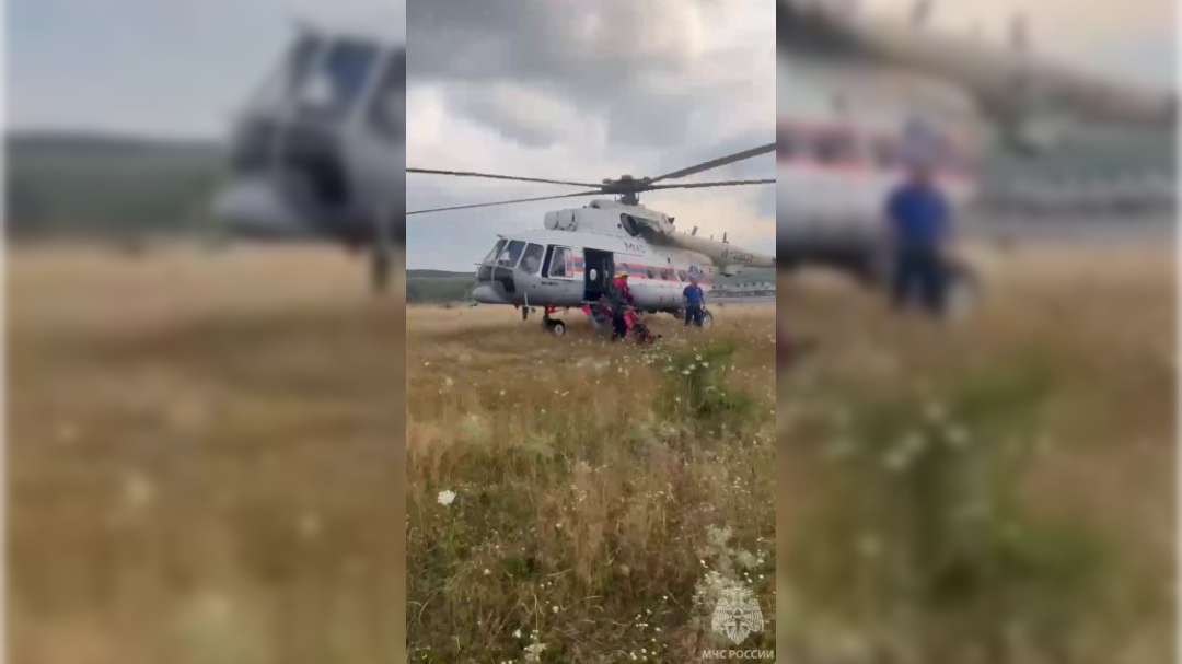 Туриста из Петербурга доставили на вертолете в Нальчик после камнепада в горах