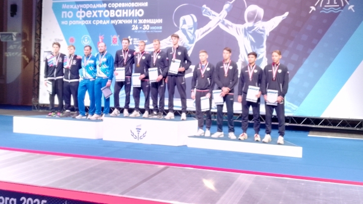 Рапирист Кирилл Бородачев завоевал серебряную медаль на дебютном чемпионате мира