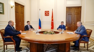Беглов будет стажировать двоих участников программы «Время героев» в Смольном