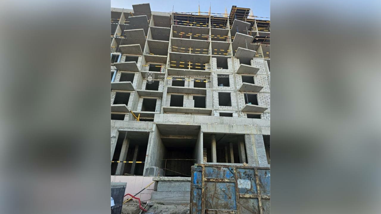 Стало известно, как мог упасть рабочий на стройке ЖК на Полюстровском