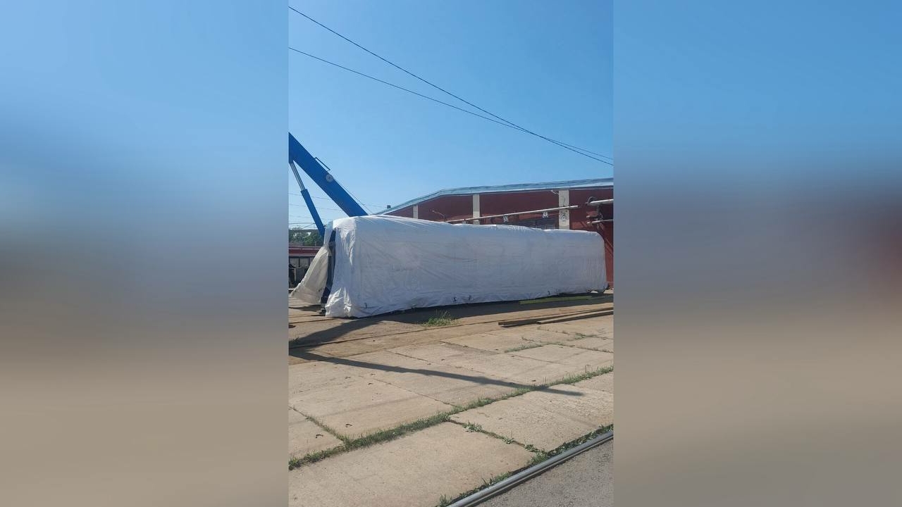 Обкатка на городских улицах: новый 37-метровый трамвай поставят на рельсы в Петербурге