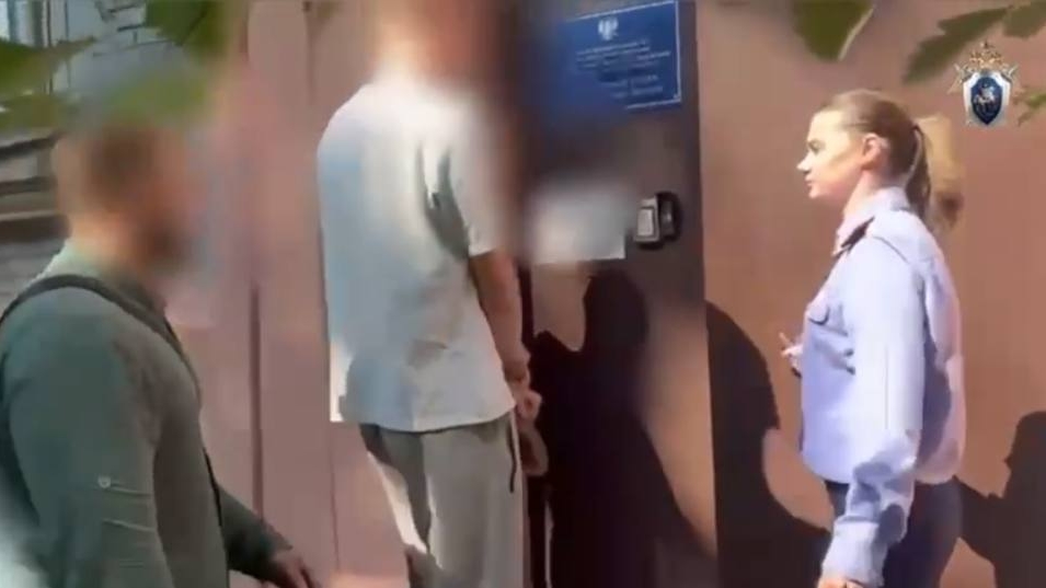 Юный петербуржец получил уголовку за выстрел в пару из пневмата на Лени Голикова