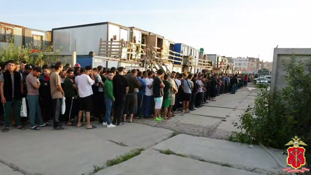 Полсотни мигрантов-нелегалов нашли на стройке на Пулковском шоссе