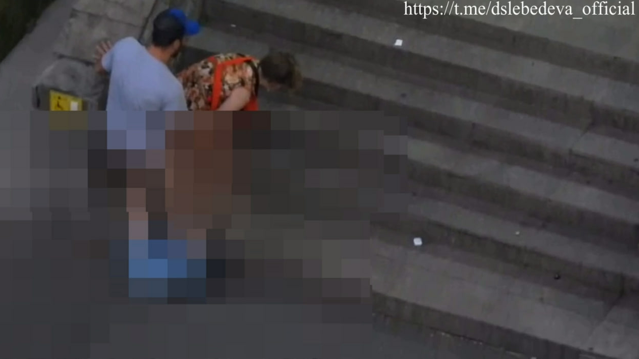 Петербургских любовников отправили под арест за страсть на лестнице у алкомаркета