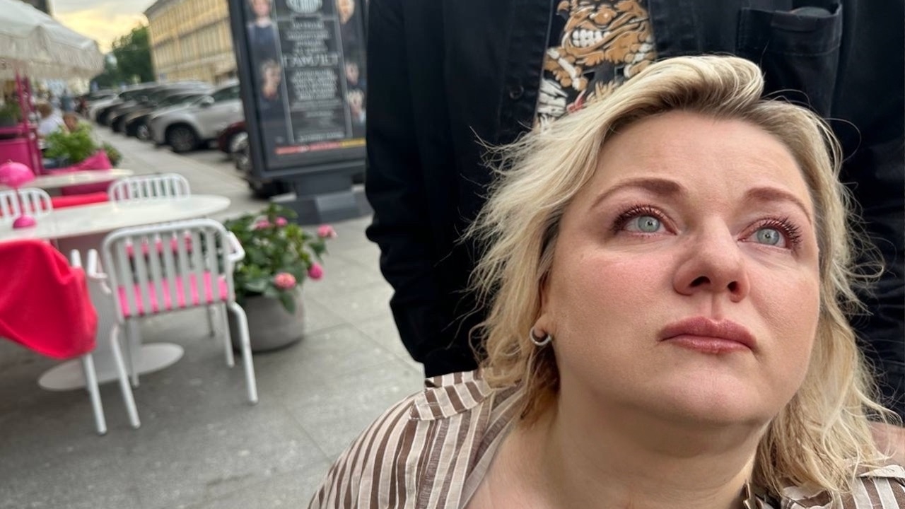 «Будьте вы прокляты»: супругу артиста Бычкова не пропустили в петербургский театр из-за ее инвалидности