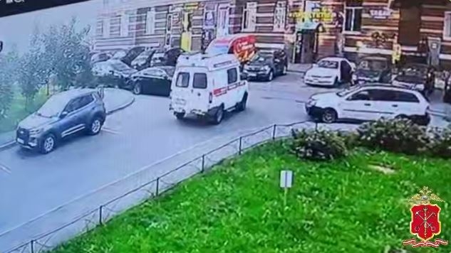 Угнал с парковки больницы: поездка по Мурино на «скорой» обернулась уголовным делом