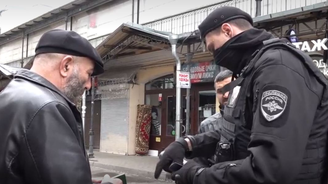 Очередной рейд на Апрашке выявил десятки мигрантов-нелегалов