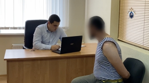 Настойчиво знакомился, а потом повалил на спину: мигранту-педофилу предъявили обвинение за нападение на девочку на Суздальском озере