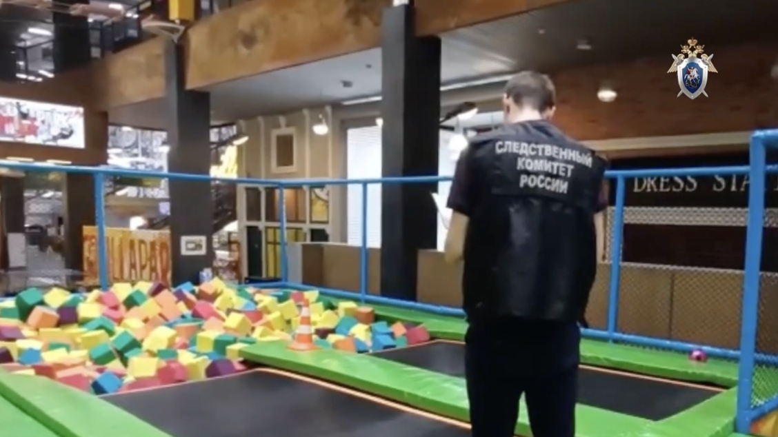 Сотрудник нарушил правила: из-за перелома позвонков у девочки в GorillaPark на Долгоозeрной завели уголовное дело