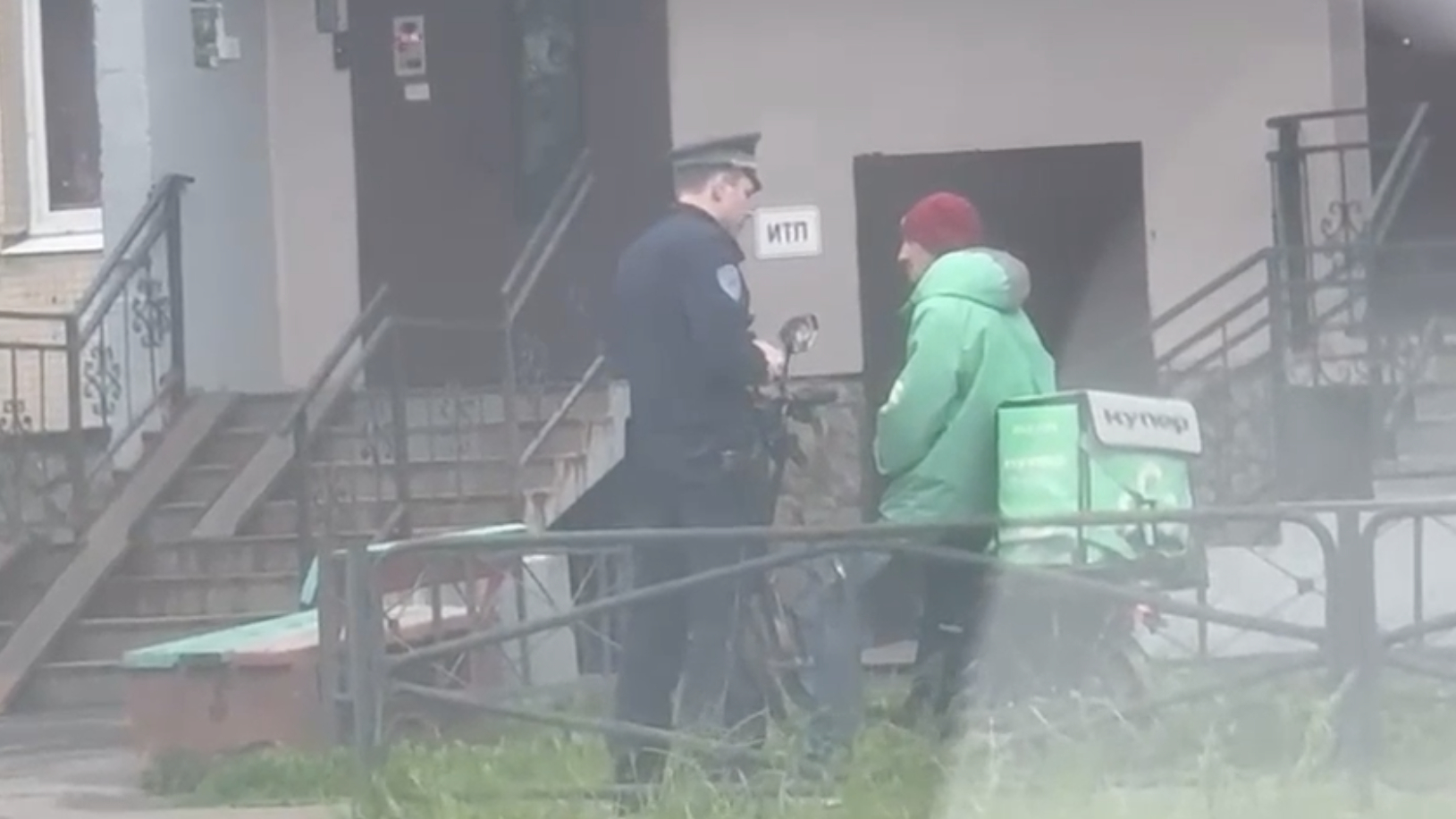В Петербурге во время рейда по курьерам на СИМ выявили 2 130 нарушений