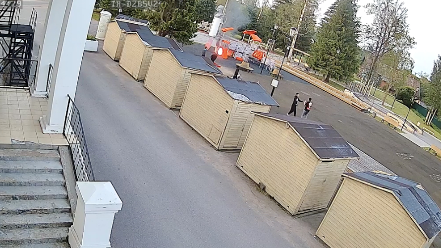 Поджигателям детской площадки в Ленобласти за 1,7 млн рублей оказались подростки 12-16 лет