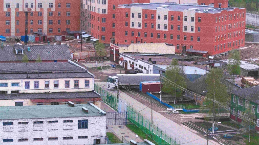 В Горелово заключенный попытался сбежать на тот свет от правосудия. Он мог помогать в атаках БПЛА на Петербург