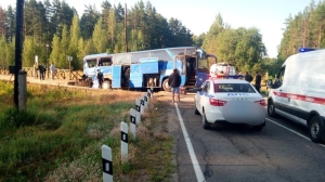 Полиция возбудила уголовное дело после смертельного ДТП с туристическим автобусом на ж/д переезде в Ленобласти