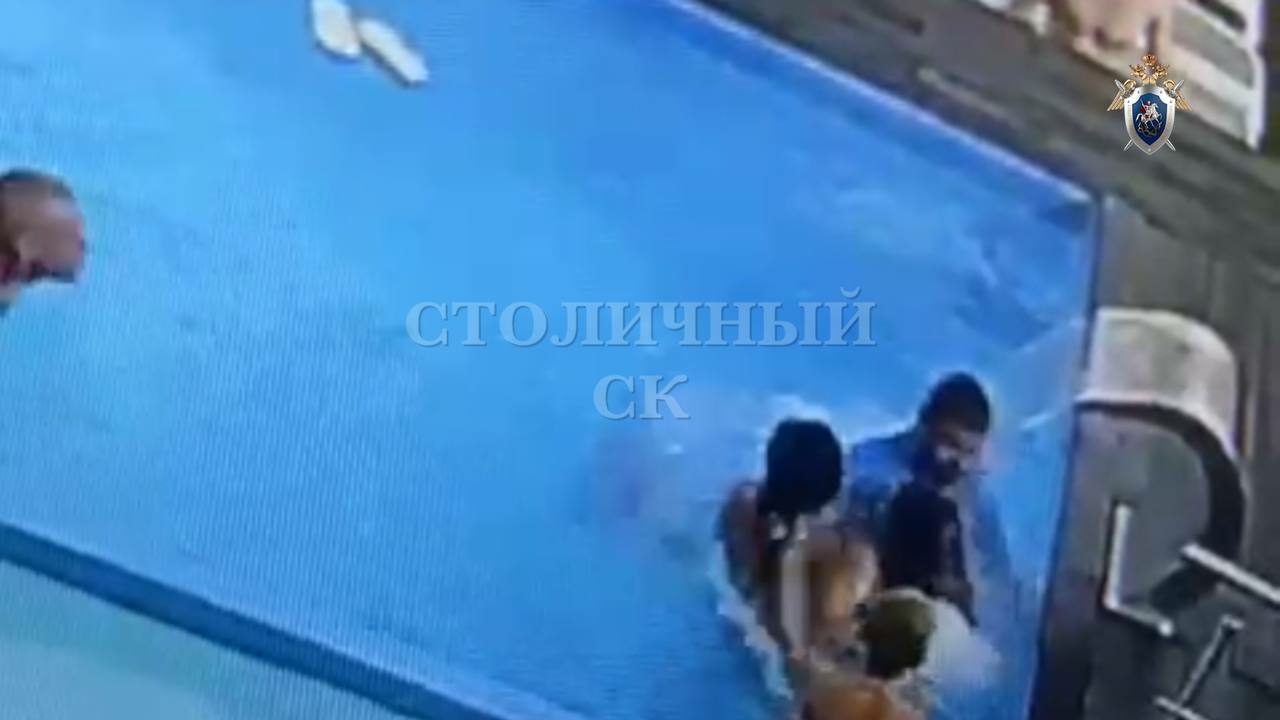 Девочку засосала труба на дне бассейна: СК возбудил уголовное дело после инцидента в Москве