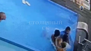 Девочку засосала труба на дне бассейна: СК возбудил уголовное дело после инцидента в Москве