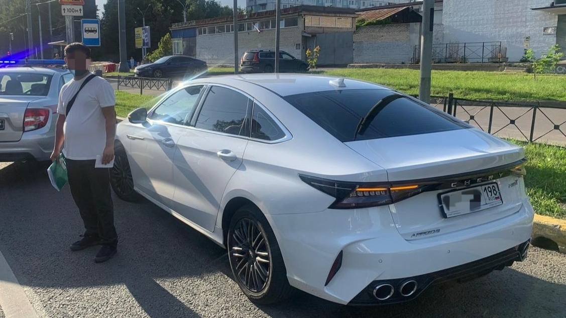 В Петербурге росгвардейцы остановили объявленный в розыск Chery с иностранцем за рулем