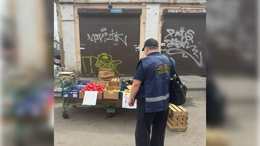 За полгода Апраксин двор почти полностью избавили от нелегальных торговцев
