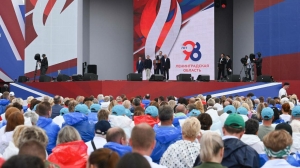 Одна команда: на день рождения Ленобласти Петербург преподнес новую машину скорой помощи