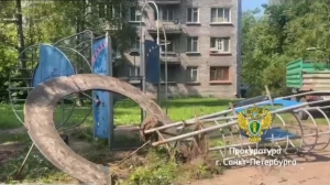 После опасных игр на горке на Энергетиков снесли детскую площадку: пострадавший ребенок может получить компенсацию