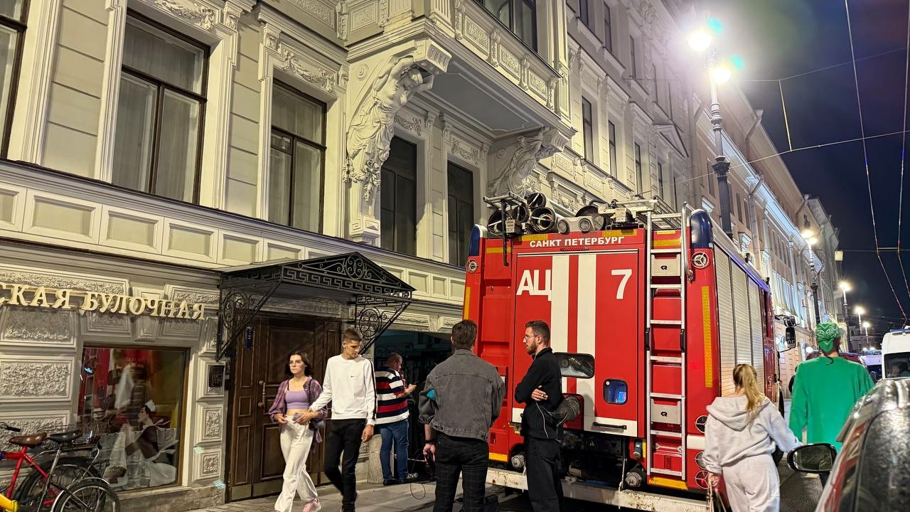Прокуратура проверит обстоятельства обрушения потолка в доме на Невском проспекте