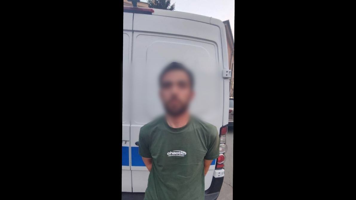 Иностранец повелся на мусорное предложение от двоих мигрантов в Петербурге и остался без денег и телефона