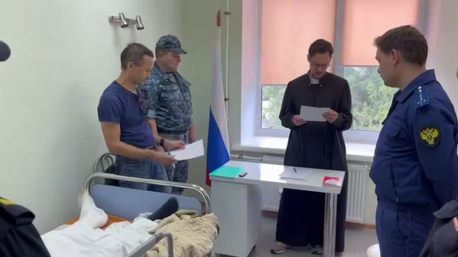 Влетевшего в остановку в Красном Селе водителя каршеринга арестовали на два месяца в больнице