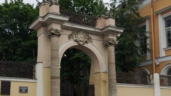 Петербург восстановит ограду с колоннами и бюстами у Дома Дубянских до 2026 года